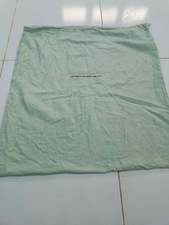 (Kategori: ) berada di . Dikirim oleh zecondid_thrifting (ID iklan 1351466833, Gambar 1). Deskripsi: .