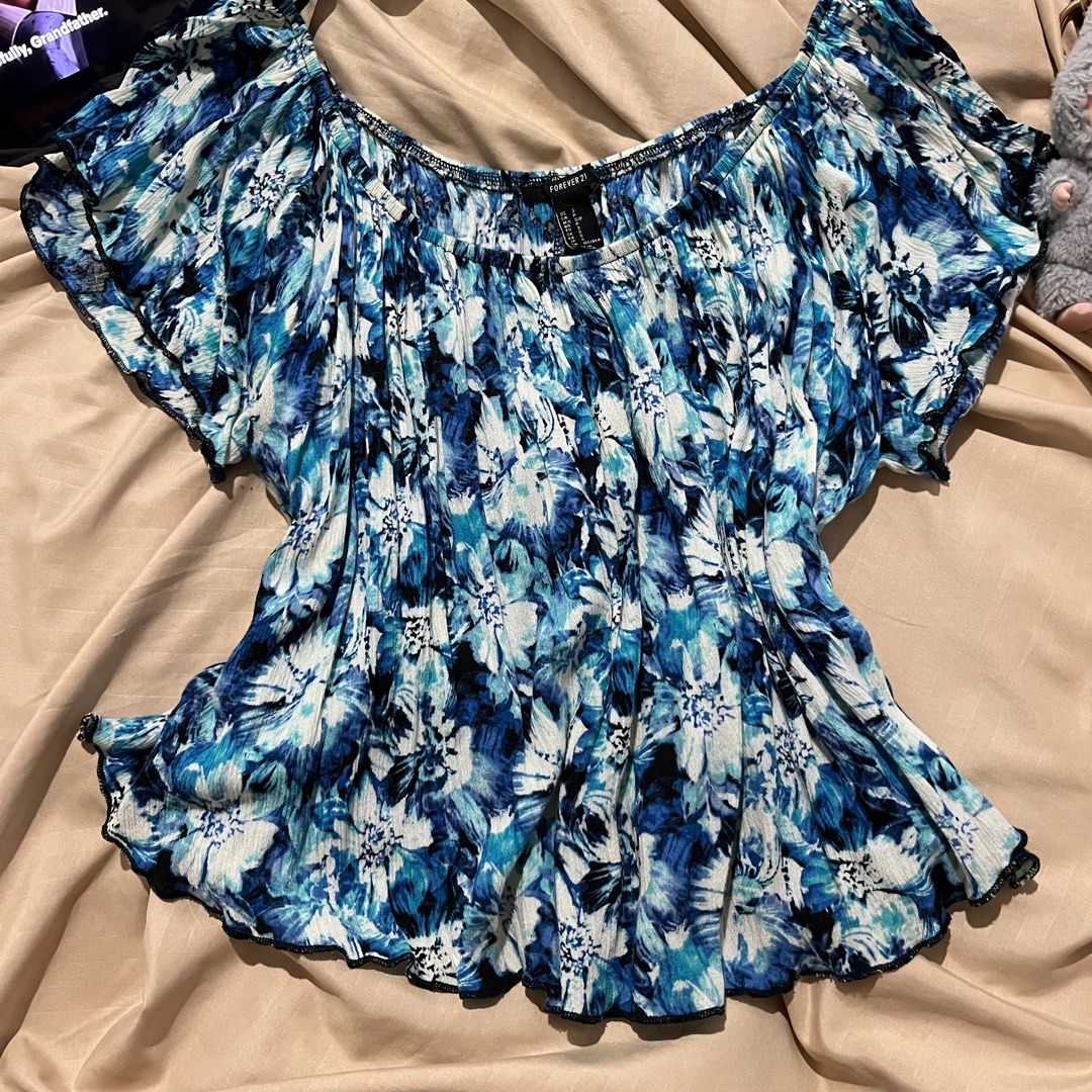 forever 21 floral top (Category: Blouses) located in San Fernando. Submitted by toki0 (Listing ID 1351438677, Image 1). Description: only worn a few times rfs: i just don't reach for it 📍pampanga.