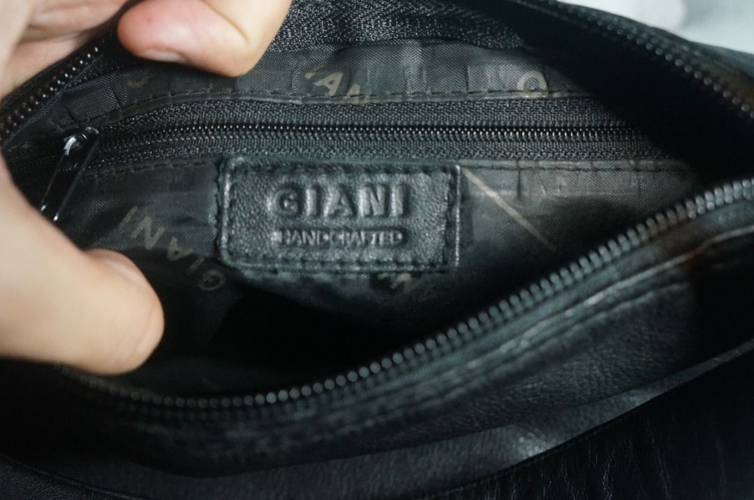 Giani Leather Kili Bag (Category: Purses & Pouches) located in Taguig. Submitted by tcstuff (Listing ID 1351562274, Image 3). Description: Genuine Leather Bag Newly Cleaned, Conditioned, Restored. New Zipper added. Ready to use! Payment Methods: GCash/ COD offered by the couriers provided. .