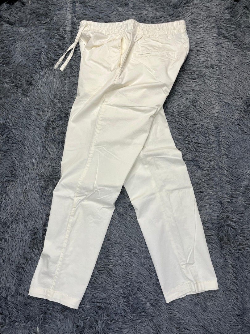 H&M (Category: Jeans) located in Baguio. Submitted by barepicksph (Listing ID 1351564222, Image 3). Description: SIZE BY INCHES: WIDTH-30-32 LENGTH-38.5 LEG OPENING-7.
