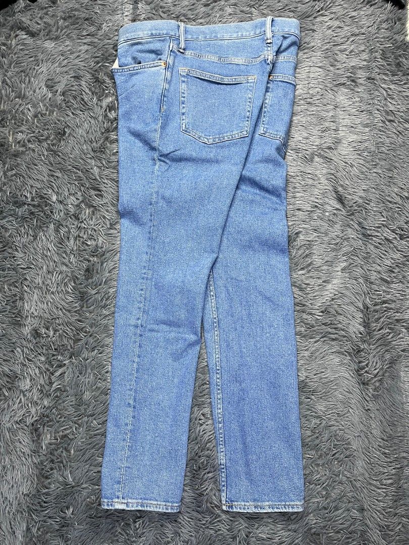 H&M (Category: Jeans) located in Baguio. Submitted by barepicksph (Listing ID 1351565100, Image 3). Description: DIMENSION (INCHES) WIDTH-32 LENGTH-39 LEG OPENING-6.5.