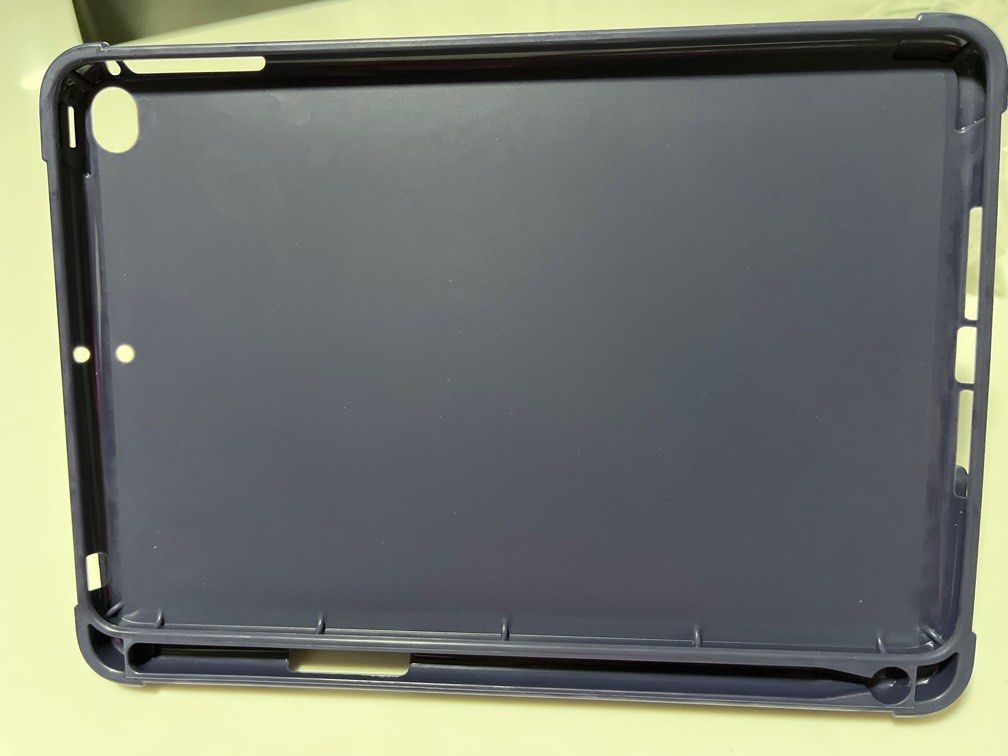Ipad Casing (Category: Other Gadgets) located in Singapore. Submitted by ccy1962 (Listing ID 1351509126, Image 3). Description: Navy blue, for Mini 4/5 iPad .