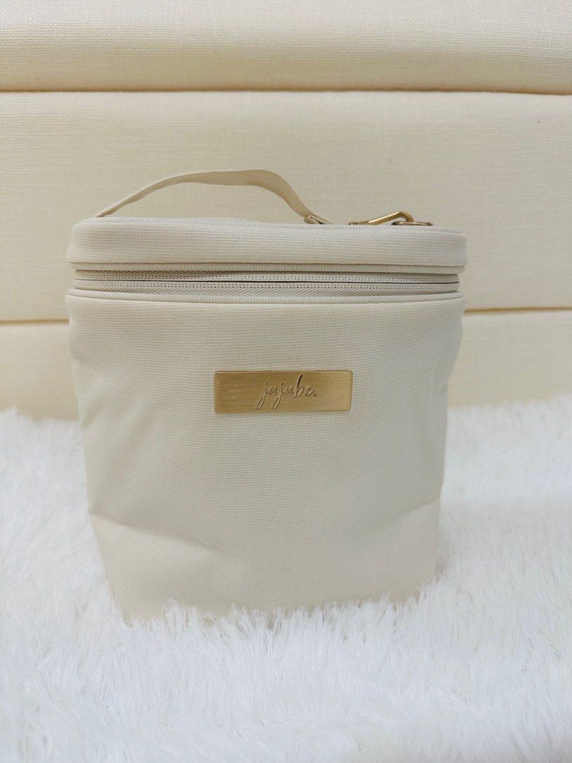 Jujube Fuel Cell in Linen (Category: Diaper Bags & Wetbags) located in Muntinlupa City. Submitted by joyc04 (Listing ID 1351475995, Image 1). Description: EUC-VGUC Needs wash lang since may konting stain.