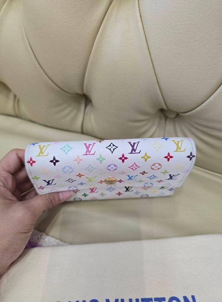😱Legit💯LV Chain Wallet (Category: Luxury Bags & Wallets) located in General Santos City (Dadiangas). Submitted by braverabbit.67 (Listing ID 1351514257, Image 3). Description: Legit/Authentic💯✅ Lv takashi murakami wallet (Medium) in Very Good Condition 📌fiRST "𝘾𝙁 𝙋𝘼𝙔‼️firST 𝙎𝙀𝙍𝙑𝙀‼️ ‼️𝗦𝘂𝗿𝗲 𝗯𝘂𝘆𝗲𝗿 𝗺𝗮𝘆 𝗿𝗲𝗾𝘂𝗲𝗦𝘁 𝗺𝗼𝗿𝗲 𝗱𝗲𝘁𝗮𝗶𝗹𝗲𝗱 𝗽𝗶𝗰𝗦📸📸.