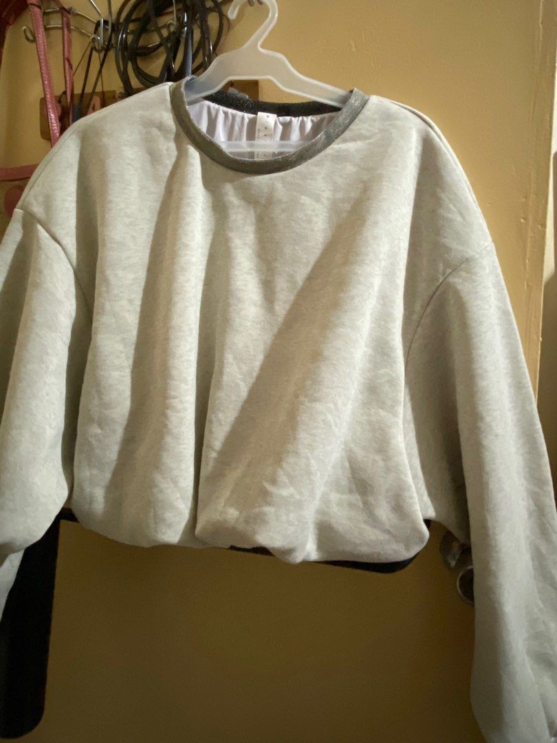 Long Sleeves Top (Category: Coats, Jackets and Outerwear) located in Las Pinas. Submitted by ruegars (Listing ID 1351531214, Image 1). Description: Used once Buy 2 or more, can get a discount.