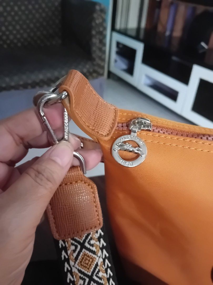 Longchamp 2way Bag (Category: Cross-body Bags) located in Valenzuela. Submitted by etzetera26 (Listing ID 1351512542, Image 3). Description: Lc 2way Bag rust color no issue.