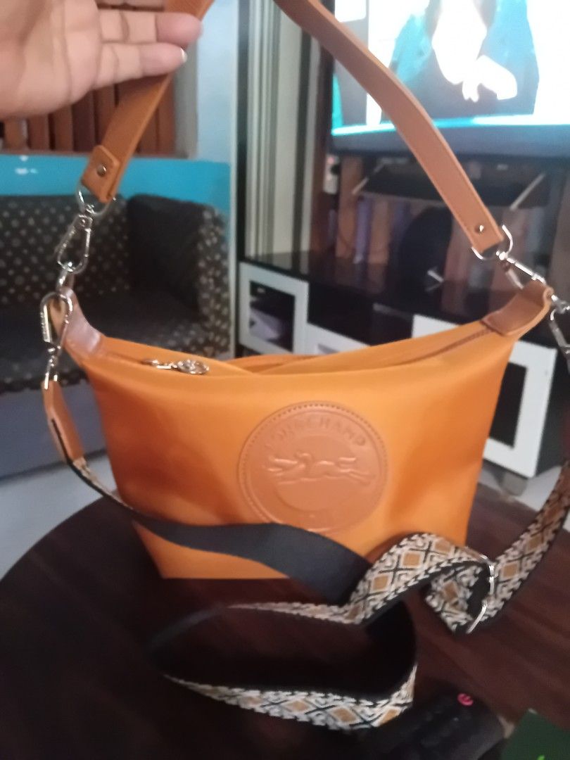 Longchamp 2way Bag (Category: Cross-body Bags) located in Valenzuela. Submitted by etzetera26 (Listing ID 1351512542, Image 1). Description: Lc 2way Bag rust color no issue.