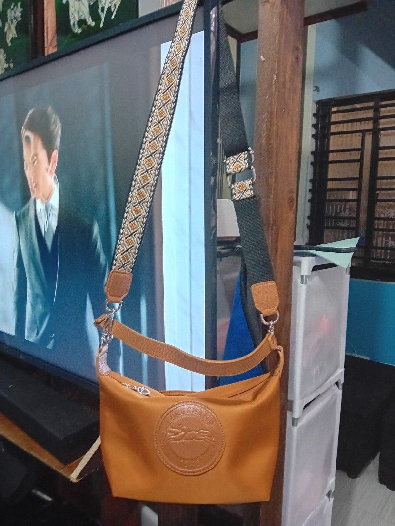 Longchamp 2way Bag (Category: Cross-body Bags) located in Valenzuela. Submitted by etzetera26 (Listing ID 1351512542, Image 2). Description: Lc 2way Bag rust color no issue.