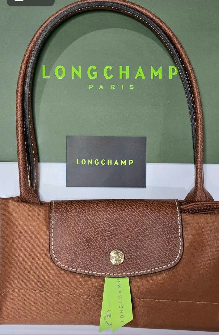 Longchamp Classic Le Pliage Long Handle Medium (Category: Luxury Bags & Wallets) located in Siniloan. Submitted by easyaonlinestore (Listing ID 1351536989, Image 1). Description: Longchamp Classic Le Pliage Long Handle Madium Colors : Cognac, Turtledove 6450.00php+SF 💯 Brand new 💯 Original.
