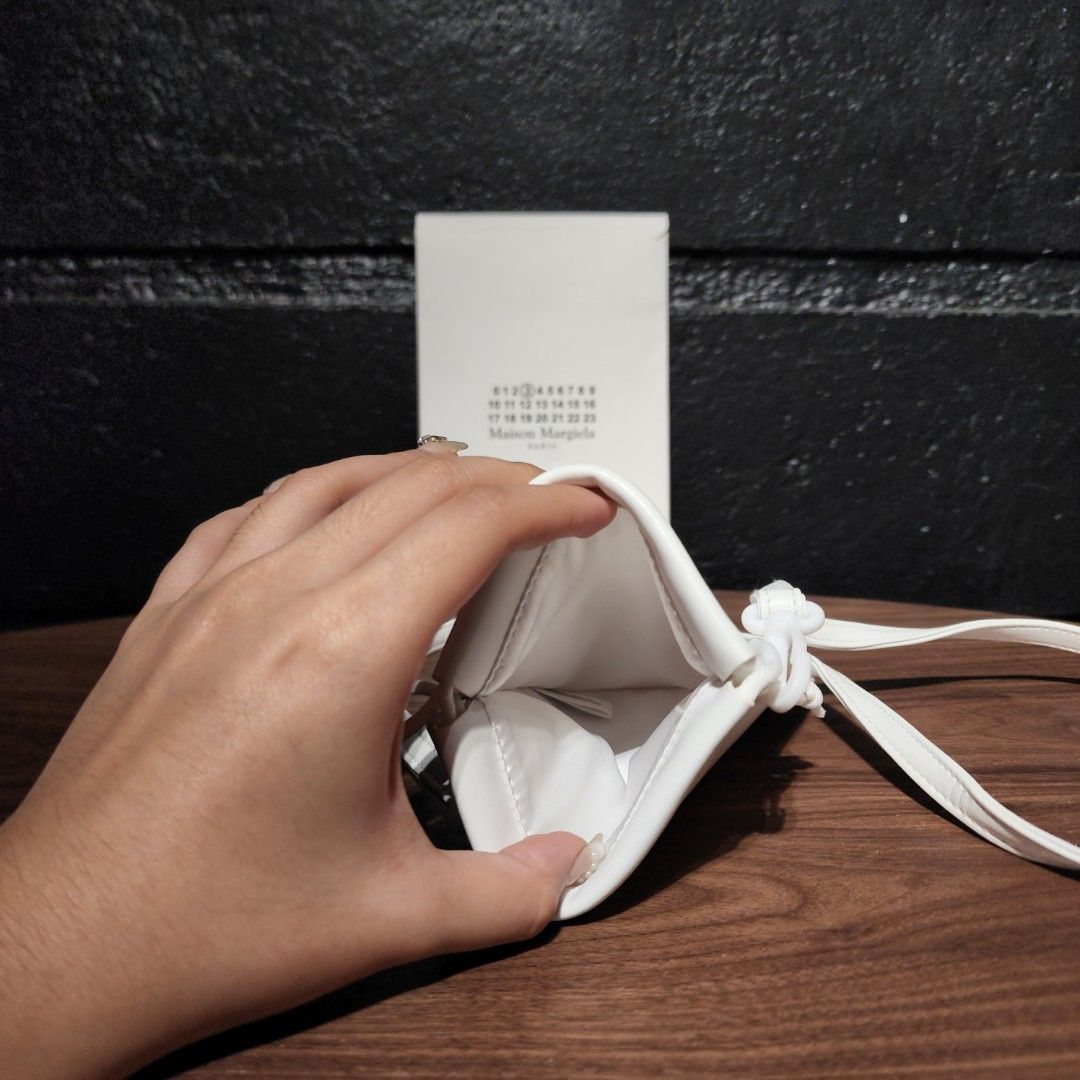 Maison Margiela White Leather Sling Bag (Category: Luxury Bags & Wallets) located in Manila. Submitted by lachinitasph_ (Listing ID 1351584596, Image 3). Description: .