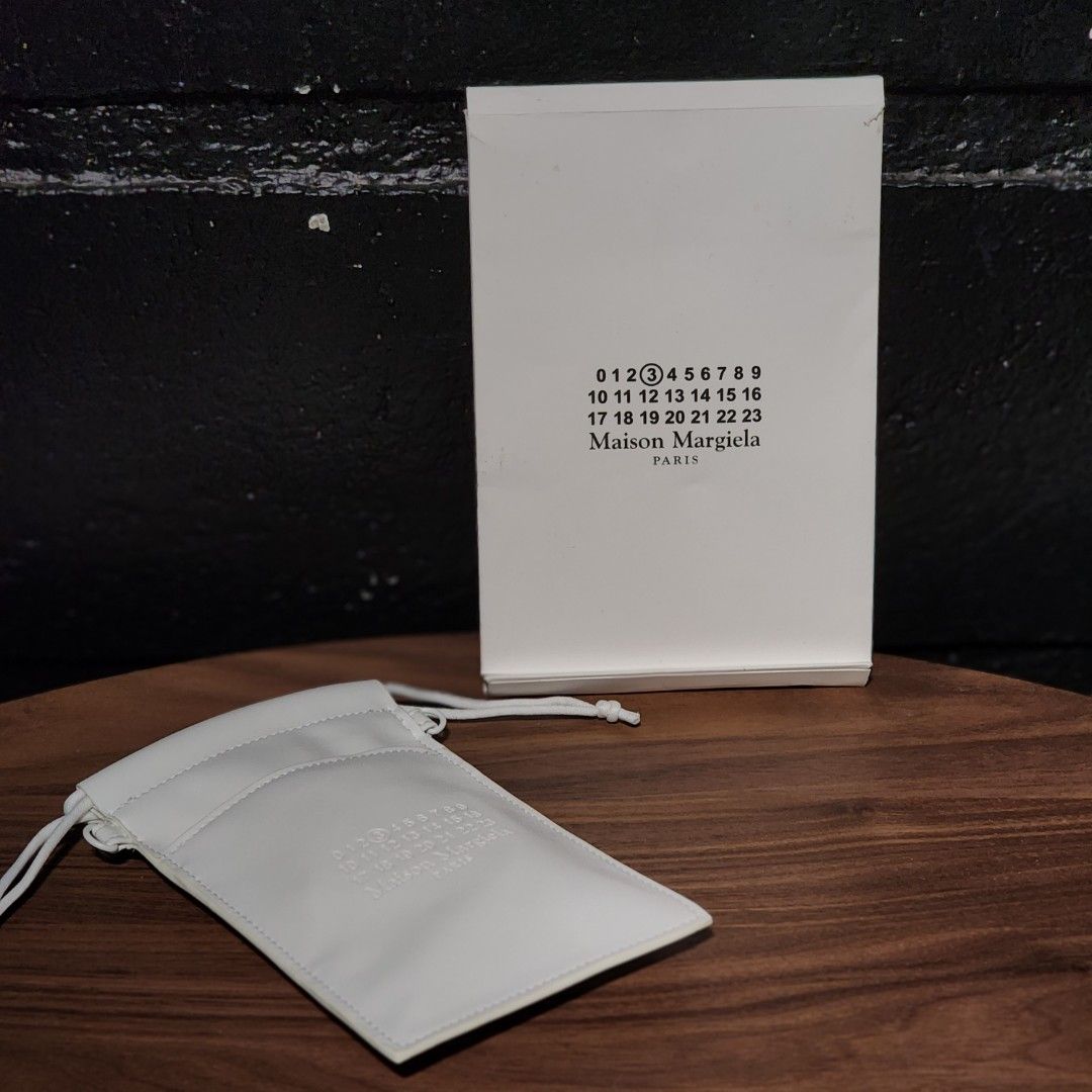 Maison Margiela White Leather Sling Bag (Category: Luxury Bags & Wallets) located in Manila. Submitted by lachinitasph_ (Listing ID 1351584596, Image 1). Description: .