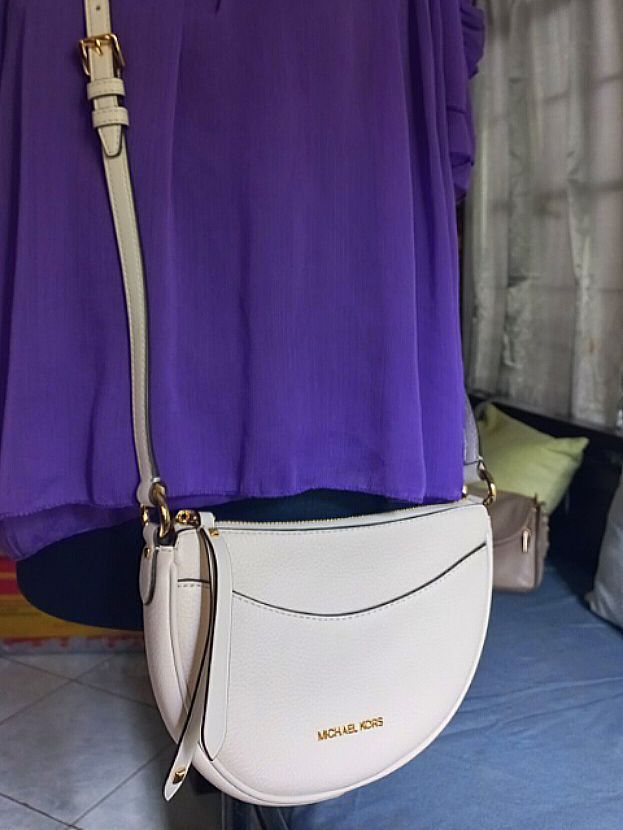 Michael Kors - Dover Small Bag (Category: Luxury Bags & Wallets) located in Las Pinas. Submitted by ajbash (Listing ID 1350110320, Image 1). Description: with care card.