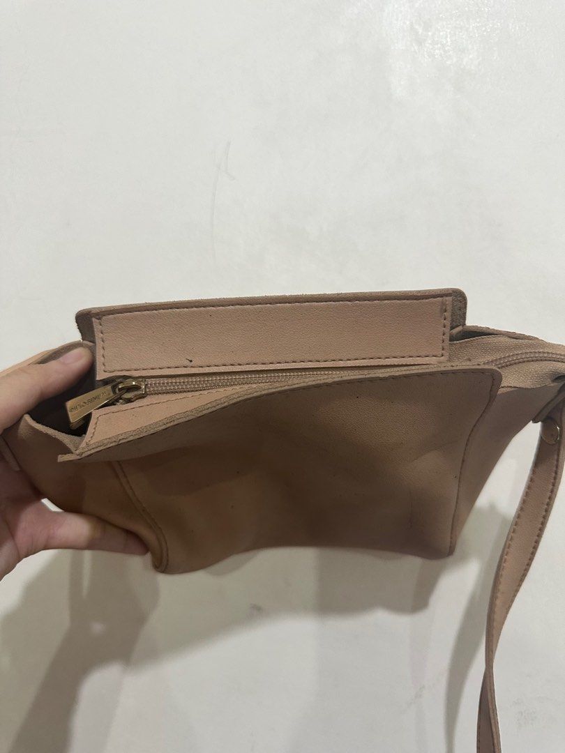 Miniso Crossbody Bag (Category: Cross-body Bags) located in Manila. Submitted by captxy (Listing ID 1351514476, Image 3). Description: Loc: Sampaloc, Manila.