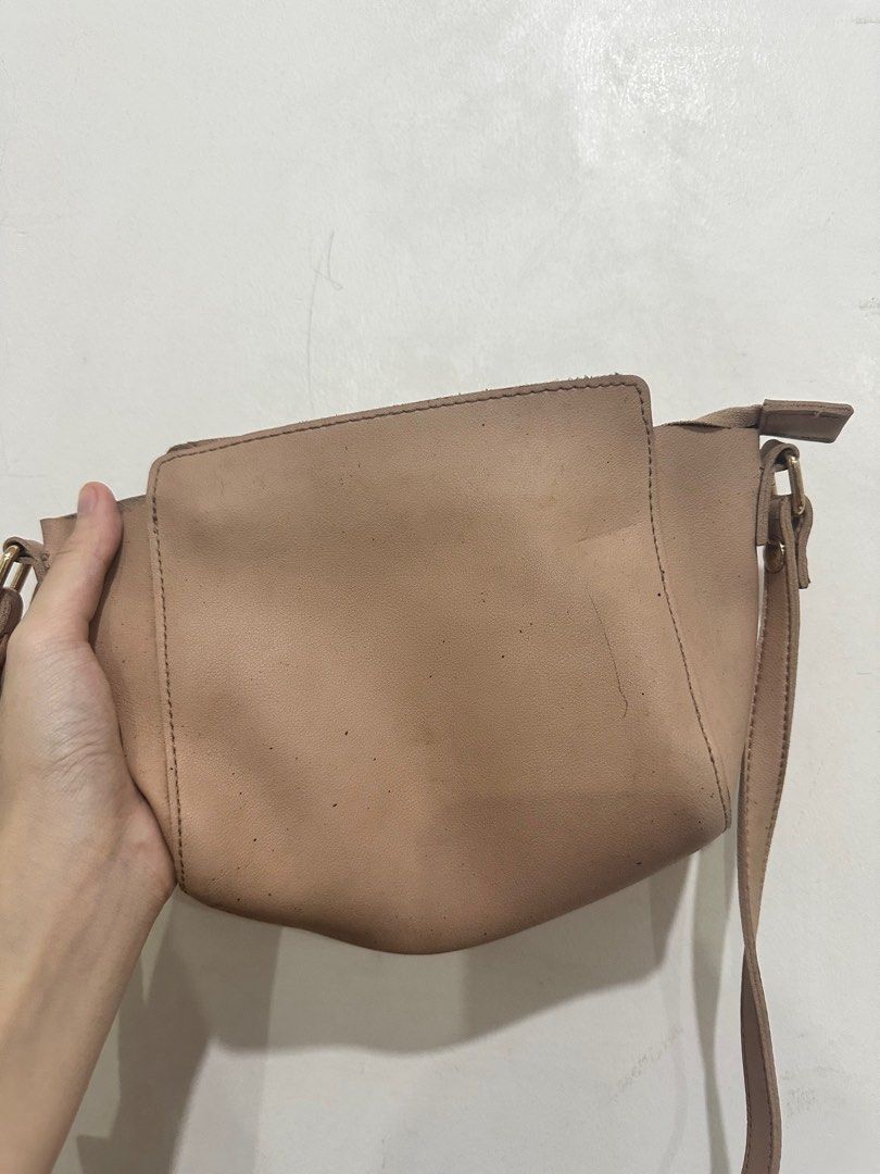 Miniso Crossbody Bag (Category: Cross-body Bags) located in Manila. Submitted by captxy (Listing ID 1351514476, Image 2). Description: Loc: Sampaloc, Manila.