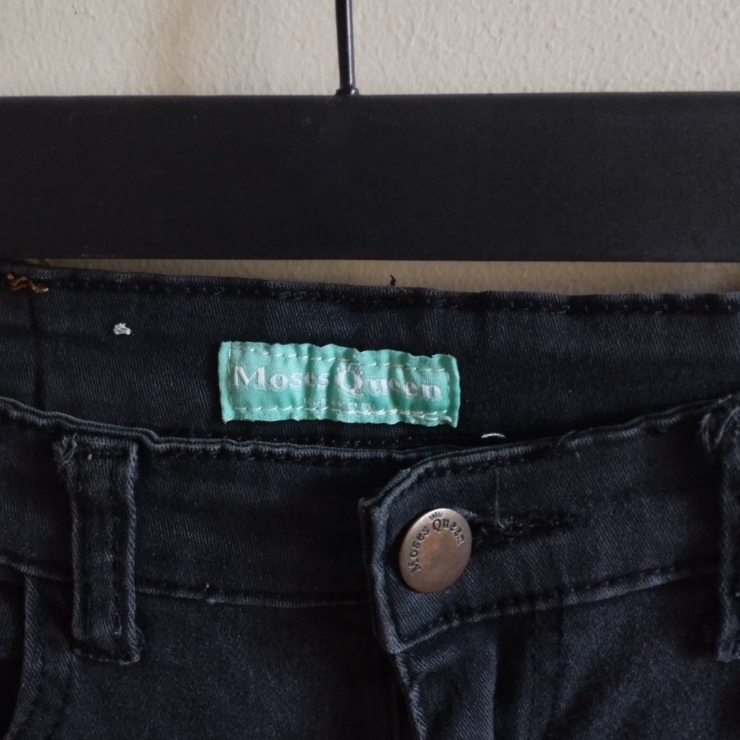 Moses Queen Ripped Skinny Jeans (Category: Jeans) located in Quezon City. Submitted by abby_de (Listing ID 1351580130, Image 3). Description: 🪷 measurements in inches: please see photos (b = bust, w = waist, l = length). RISE = 13" 🪷 description: stretchable 🪷 PRICES ARE FINAL. please, no more haggling, as my pricing is very reasonable na. however, i can give discount if you buy 2 or more pieces. 🪷 RFS: decluttering. note: please manage your 