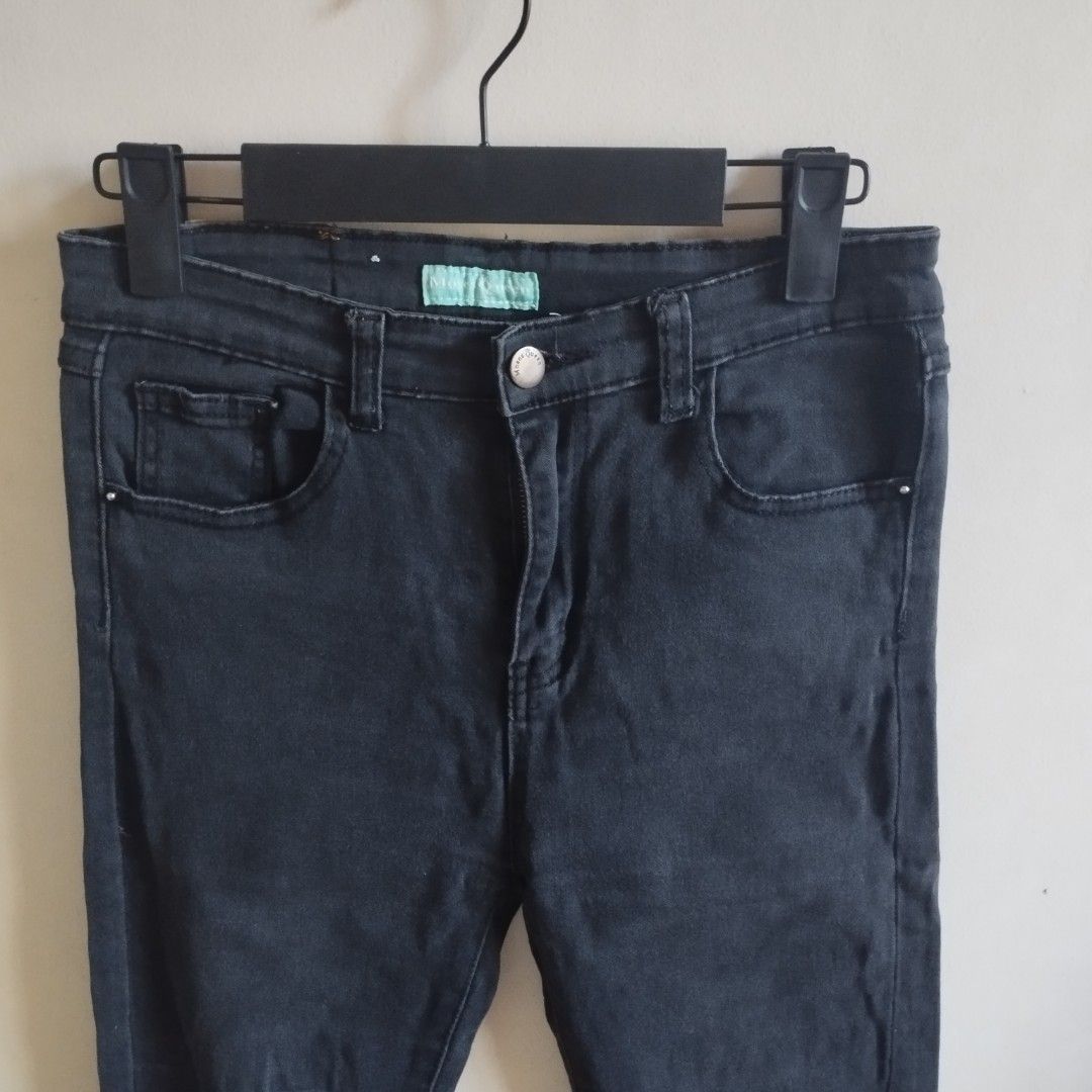 Moses Queen Ripped Skinny Jeans (Category: Jeans) located in Quezon City. Submitted by abby_de (Listing ID 1351580130, Image 2). Description: 🪷 measurements in inches: please see photos (b = bust, w = waist, l = length). RISE = 13" 🪷 description: stretchable 🪷 PRICES ARE FINAL. please, no more haggling, as my pricing is very reasonable na. however, i can give discount if you buy 2 or more pieces. 🪷 RFS: decluttering. note: please manage your 