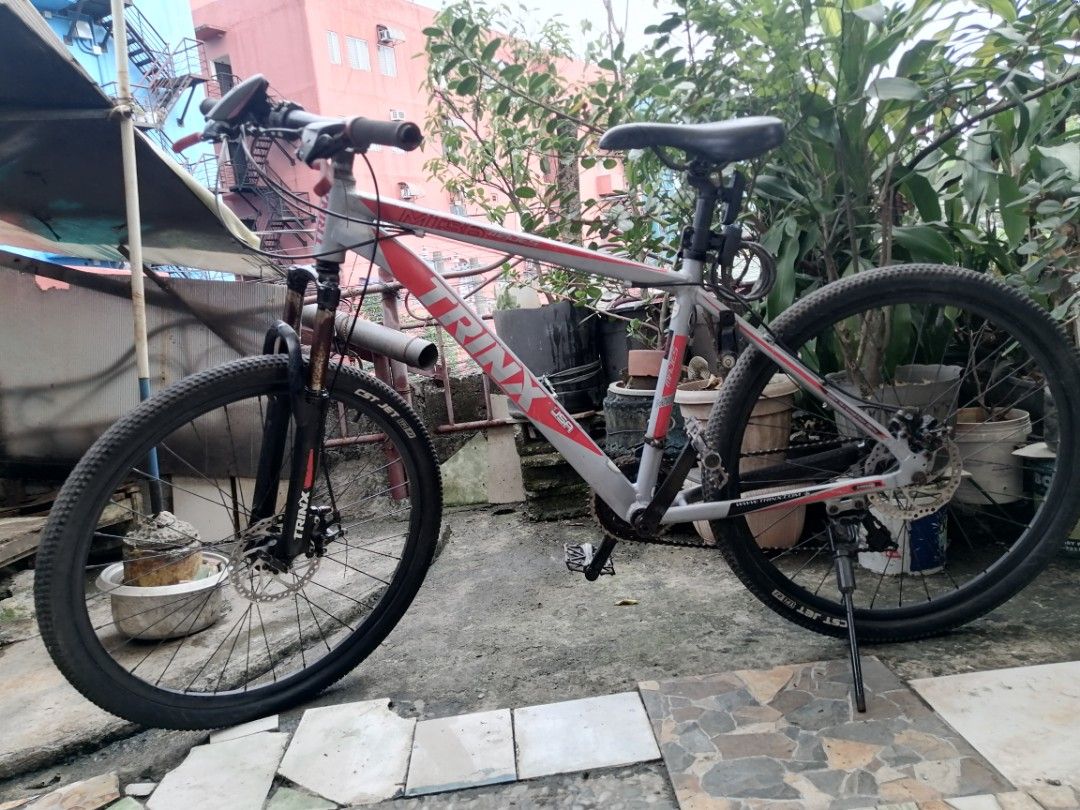 Mountain Bike Trinx 17 alloy frame (Category: Everything Else Others) located in Quezon City. Submitted by mg.thriftshop (Listing ID 1351503346, Image 1). Description: with free helmet. issue po nsa mga pic na po. dents and rust. open for viewing. Negotiable. for pick up only. Novaliches area..