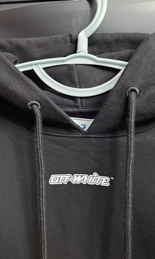 Off White （分類：衛衣）位於 Hong Kong。 由 jl781 提交（商品編號 1351524866，圖片 2）。簡介： 葡萄牙製off white 有帽內抓毛衛衣, 只穿1- 2 次, 胸闊23 寸, 衫長約24 寸, 共有兩件, 一紅一藍印章,$1200 一件, 要晒可議。