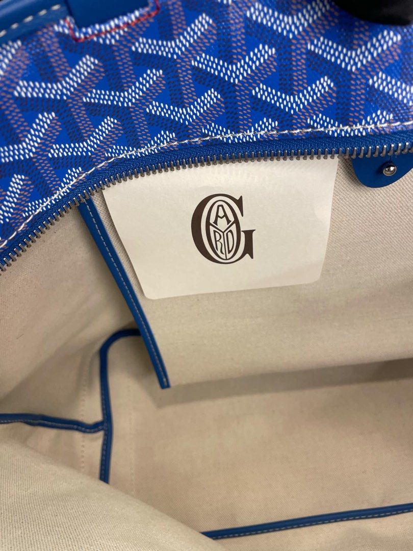 Original Gotard Artois Medium Brandnew (Category: Luxury Bags & Wallets) located in Paranaque City. Submitted by glenjonluxuryfinds2 (Listing ID 1351573433, Image 3). Description: Brandnew.