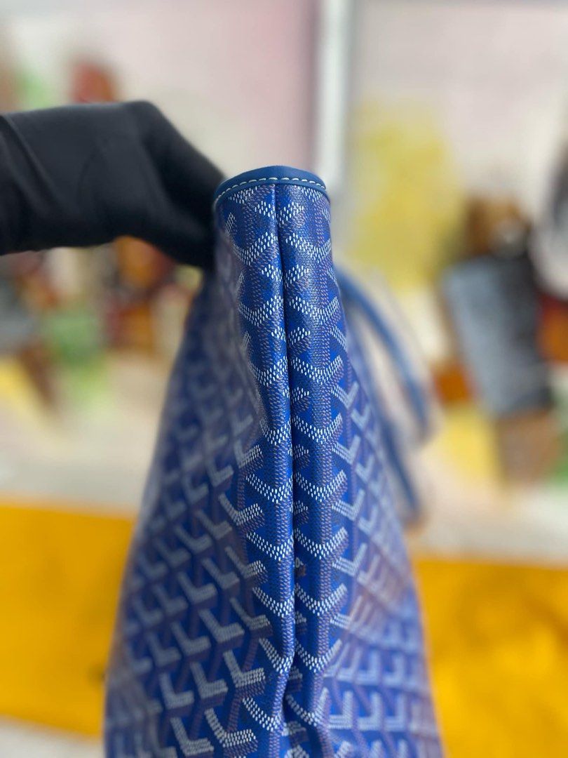 Original Gotard Artois Medium Brandnew (Category: Luxury Bags & Wallets) located in Paranaque City. Submitted by glenjonluxuryfinds2 (Listing ID 1351573433, Image 2). Description: Brandnew.