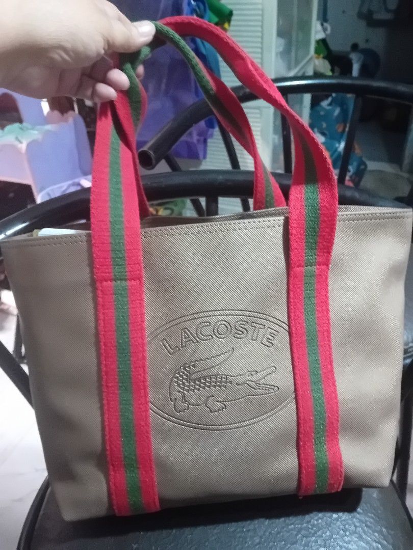 Original Lacoste Bag (Category: Shoulder Bags) located in Valenzuela. Submitted by etzetera26 (Listing ID 1351508921, Image 1). Description: Original Lacoste Bag meduim.