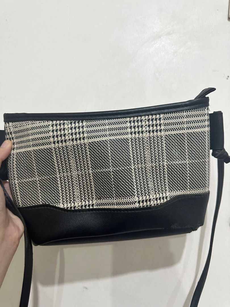 Parisian Crossbody Bag (Category: Cross-body Bags) located in Manila. Submitted by captxy (Listing ID 1351514782, Image 1). Description: Loc: Sampaloc, Manila.