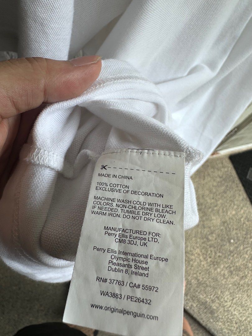 Penguin polo shirt (Category: Tshirts & Polo Shirts ) located in Makati City. Submitted by patrickkkk22 (Listing ID 1351488743, Image 3). Description: Very good condition Used once lang new year Bought in resors world for 4850 Selling for 2600.