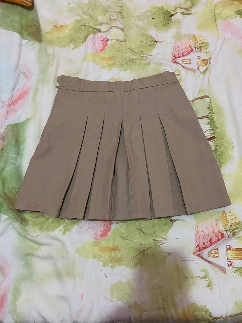 Pleated Brown Skirt (Category: Skirts) located in Cavite. Submitted by candykharma (Listing ID 1351527508, Image 2). Description: - Like new! - Very miumiu inspired skirt - Never used - best fit sizes 26-28 - price is negotiable but will not accept lowball offers.