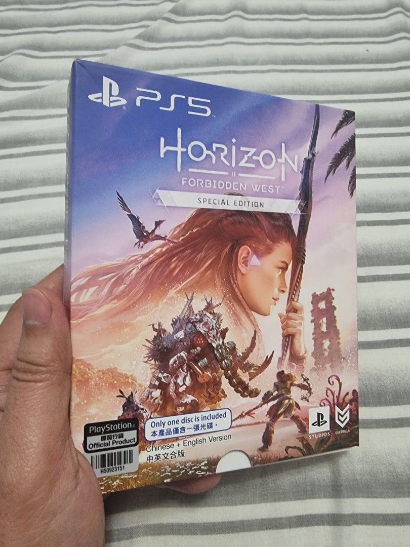 PS5 Horizon Forbidden West Special Edition (Category: PlayStation) located in San Pedro. Submitted by donshingaw64787 (Listing ID 1351543779, Image 1). Description: PS5 Horizon Forbidden West Special Edition Includes: Game Disc, Steel Case, Digital Soundtrack Voucher and Art book MOP : GCASH only MOD: lalamove or lbc only LOC: San Pedro Laguna or Makati City Note: Can do meet-ups on specified locations only: 1.) Shopwise / Centro Pacita San Pedro