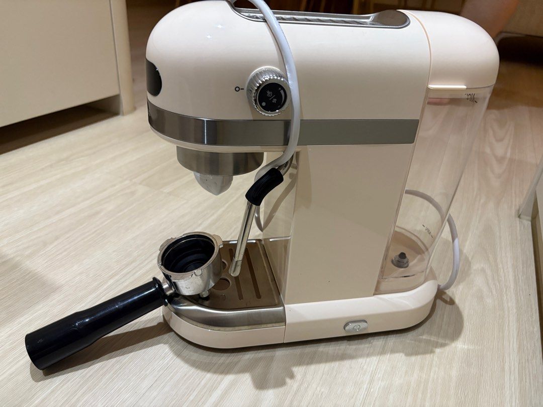 Simplus Coffee Machine (Category: Coffee Machines & Makers) located in Singapore. Submitted by jjnaa (Listing ID 1351571819, Image 1). Description: Bought on sh opee but the older model - simplus coffee maker Comes with the portafilter and the filter baskets (1 and 2 cup).
