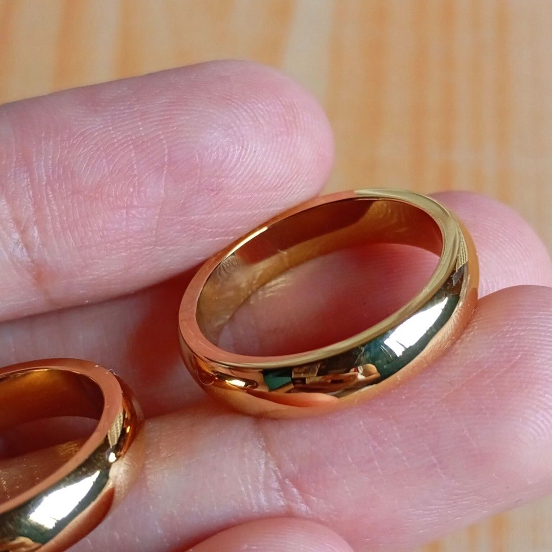 Size 5/6 couple bond ring 18k (sold per pc) (Category: Rings) located in Quezon City. Submitted by an.marie (Listing ID 1351596770, Image 2). Description: ✅️NON TARNISH/NO FADING/NON RUST !! ✅️Made of Titanium Steel ✅ size 5/6 available ✅️with box ✅️Hypo Allergenic ✅️FREE Handmade Bracelet.