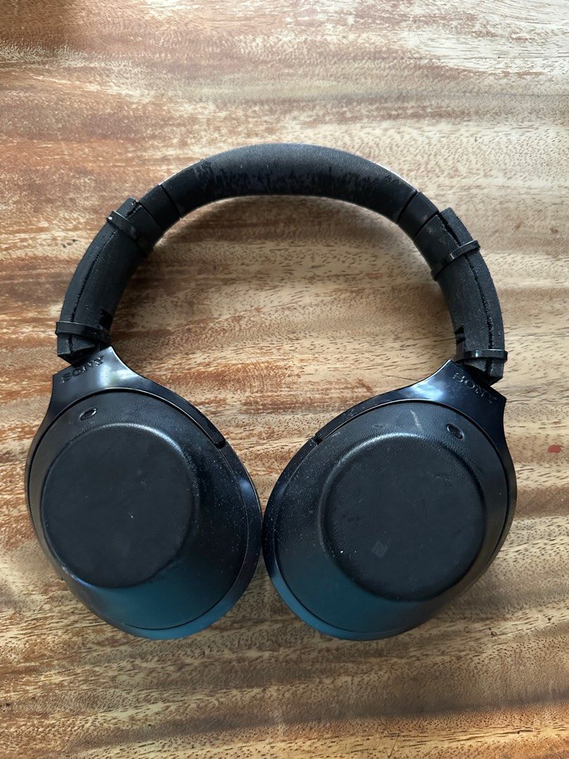 Sony MDR-1000x Used Available Heaphones (Category: Headphones & Headsets) located in Muntinlupa City. Submitted by alabangbargains (Listing ID 1351502254, Image 1). Description: Available Complete Replaced ear foams Replaced plastic band with printables Works perfectly Best noise cancelling Rfs have too many headphones and earbuds.