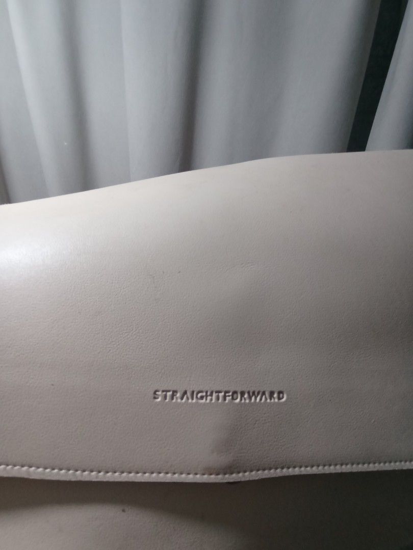 Straight Forward Laptop Bag (Category: Laptop Bags & Sleeves) located in Manila. Submitted by jv_4_10 (Listing ID 1351592377, Image 2). Description: 📌Rfs: Decluttering 📌No issue.