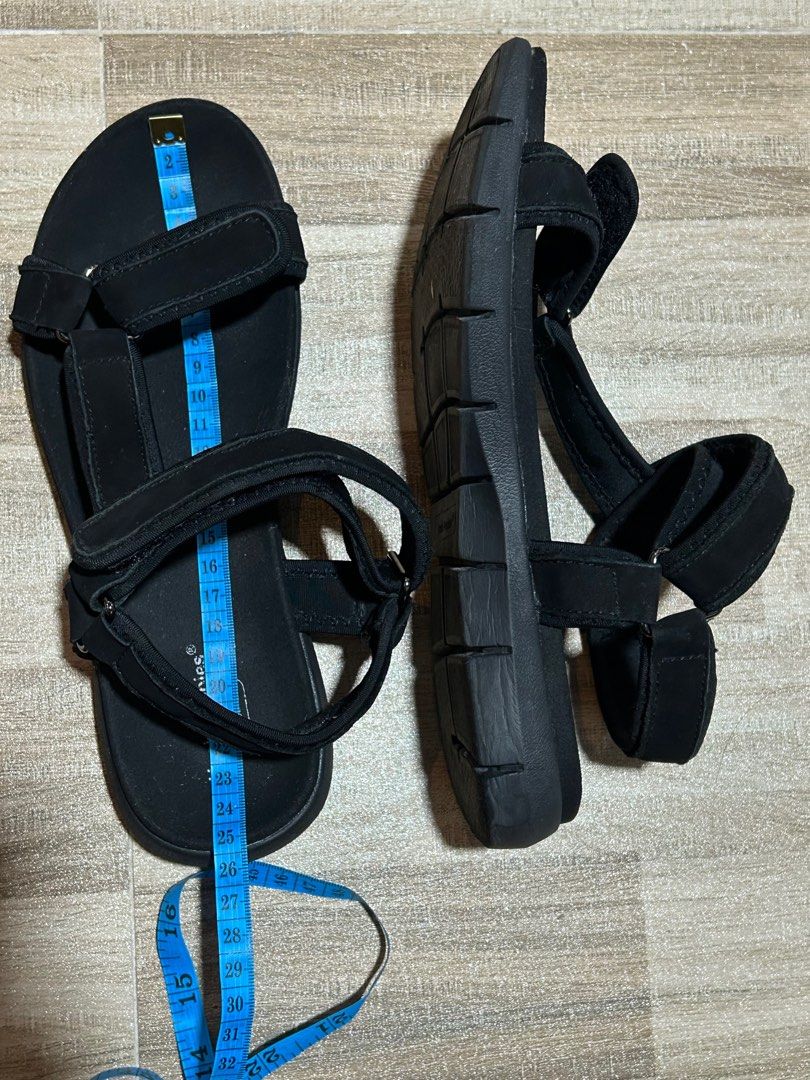 HUSH PUPPIES TRAIL SANDALS (Category: Flats & Sandals) located in Urdaneta. Submitted by veavelasco (Listing ID 1351477693, Image 1). Description: This is USED BUT NOT ABUSED 🥹 Original HUSH PUPPIES for WOMENS SIZE: 7.5 / 24.5cm RFS: hindi na nagagamit. .