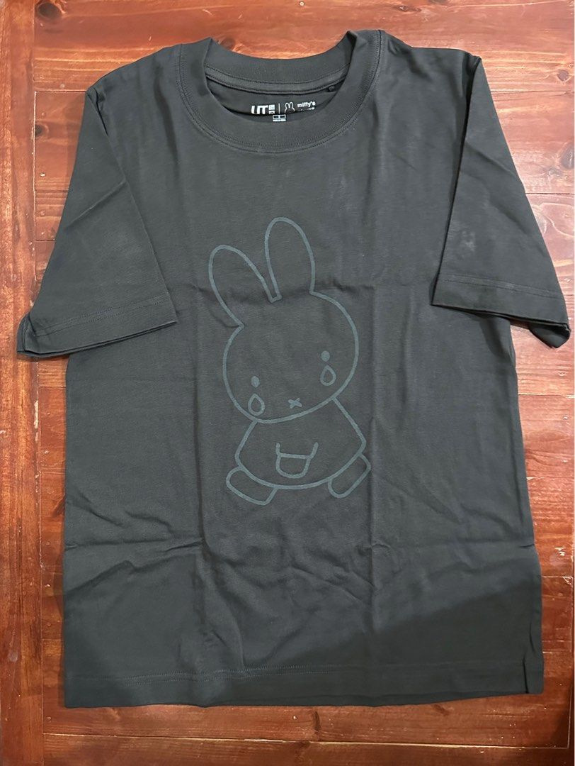 Uniqlo Shirt (Category: Blouses) located in Caloocan City. Submitted by mpatientt (Listing ID 1351437978, Image 2). Description: • aspack • fixed price • all in good condition • perfect for kids or for petite girlies • all bought in Gateway • retails for around 800 each.