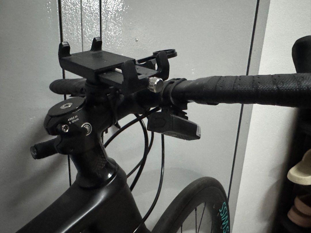 wts java vesuvio (Category: Bicycles) located in Singapore. Submitted by joedecant (Listing ID 1351534898, Image 4). Description: recently service, recently changed new authentic fork as old one spoilt .changed new deraileurs. bike works wonders. good for beginners who is getting into road bikes.