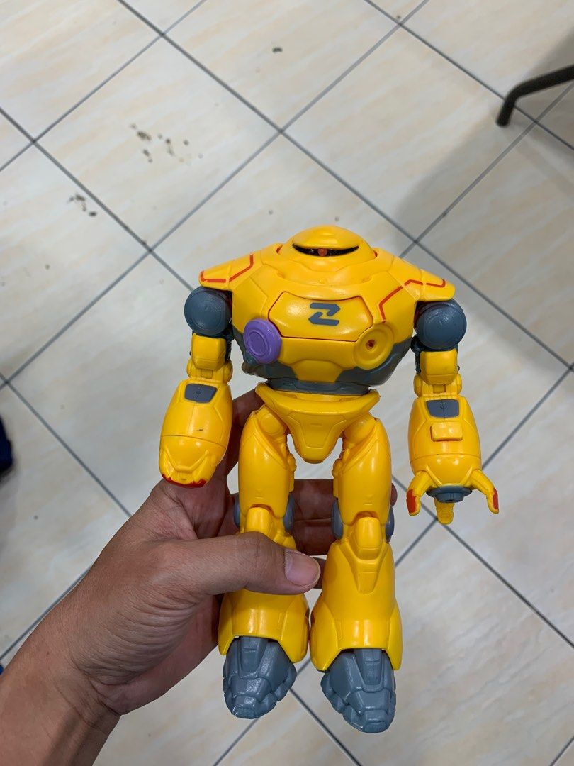 Zyclops from Lightyear (Category: Figurines & Statues) located in Las Pinas. Submitted by genobells (Listing ID 1351443118, Image 1). Description: Zyclops from Lightyear No more accessories 8 inch action figure Tight joints & articulated RFS: extra Zyclops J&T shipping or Lalamove Gcash Payment First to pay basis P249 fixed.