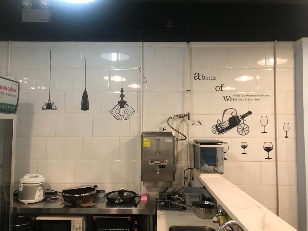 No commission, 1200 sq.ft. ground floor restaurant in Hung Hom, absolutely no key money required. Equipped with large food license, can seat many people, suitable for any type of restaurant, snack shop, or various businesses etc. In Tsim Sha Tsui.62863163611779114