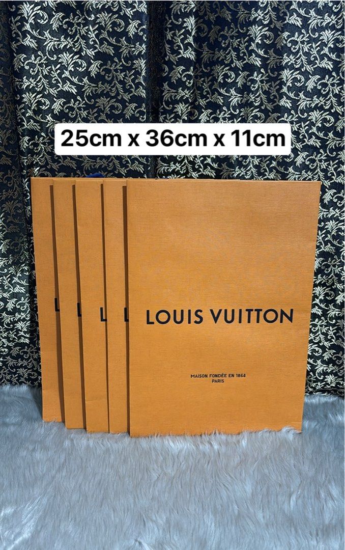 ✅ Authentic LV Medium Paperbag (Category: Luxury Bags & Wallets) located in Quezon City. Submitted by box.luxebycheng (Listing ID 1351689127, Image 1). Description: Fits Pochette, Felicie, Eva, Favorite and other WOC/Small bags 550 each.