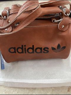 (Category: ) located in . Submitted by buysellcloset (Listing ID 1351679840, Image 1). Description: .
