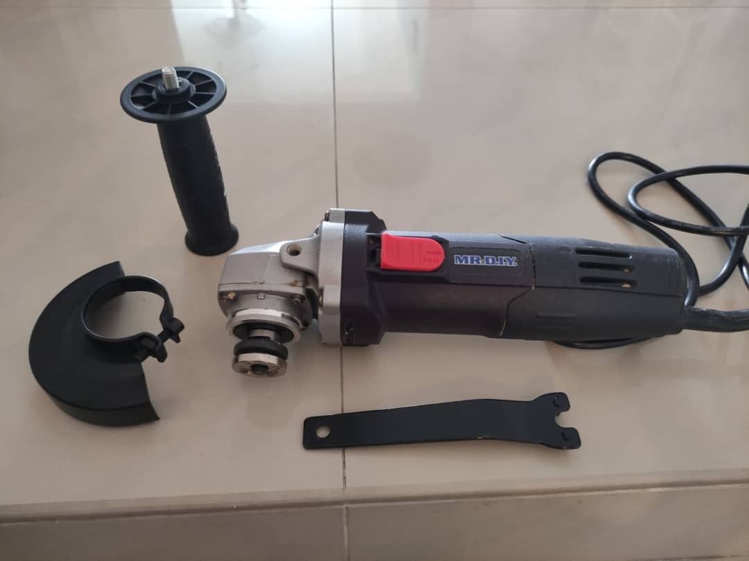 Angle Grinder (Category: Home Improvement Tools & Accessories) located in Kuala Lumpur. Submitted by jet_lik (Listing ID 1351745931, Image 2). Description: used less than 5 times buyer cover postage.