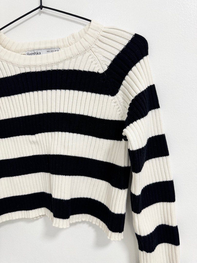 Authentic Bershka Knitted Stripes Long Sleeves (Category: Longsleeves) located in Quezon City. Submitted by kcdeclutters (Listing ID 1351697616, Image 2). Description: Never been used. Orig price: PHP 1,495 Rfs: Decluttering Fits XS to Semi-M.