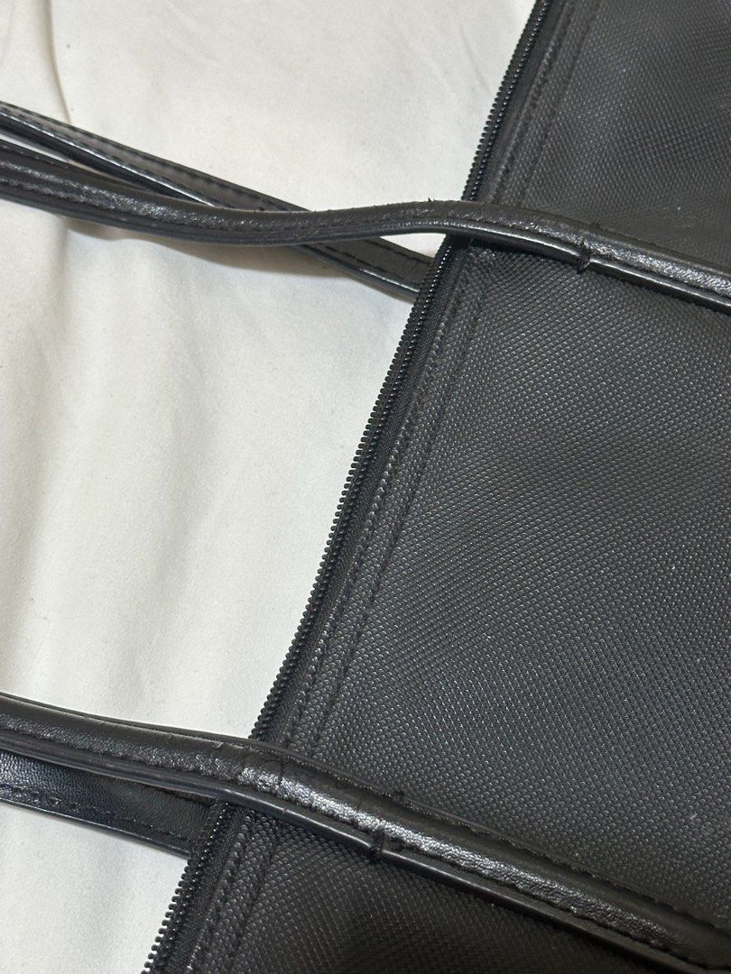 Authentic Lacoste Vertical Tote Bag (Category: Tote Bags) located in Dinalupihan. Submitted by sagideclutter (Listing ID 1351691165, Image 3). Description: Authentic Lacoste Vertical Lacoste Tote Srp 5950 Rfs: too many school bags Issue: small cracks on the handle but it's not too visible. .