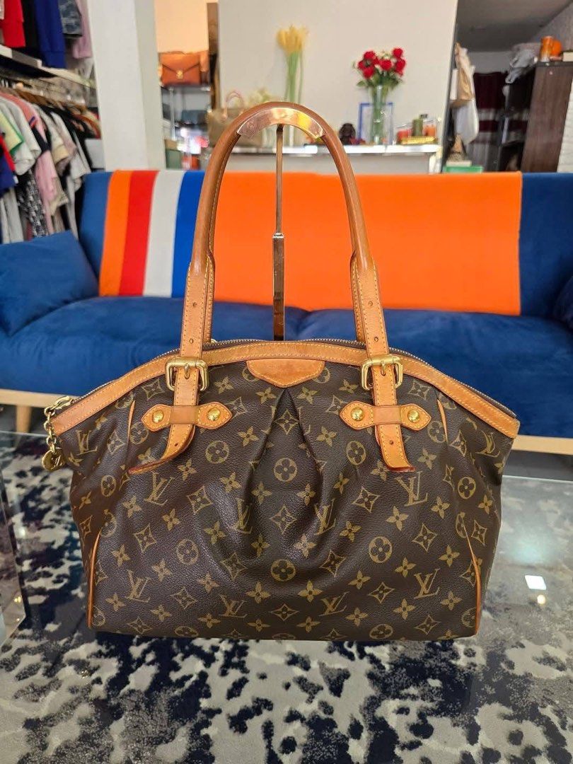 Authentic Lv Tivoli Gm bag (Category: Luxury Bags & Wallets) located in Quezon City. Submitted by jhaediah (Listing ID 1351703325, Image 1). Description: - Authentic 💯 - L V Tivoli Gm Bag - Large size - Inclusion: with original dustbag .