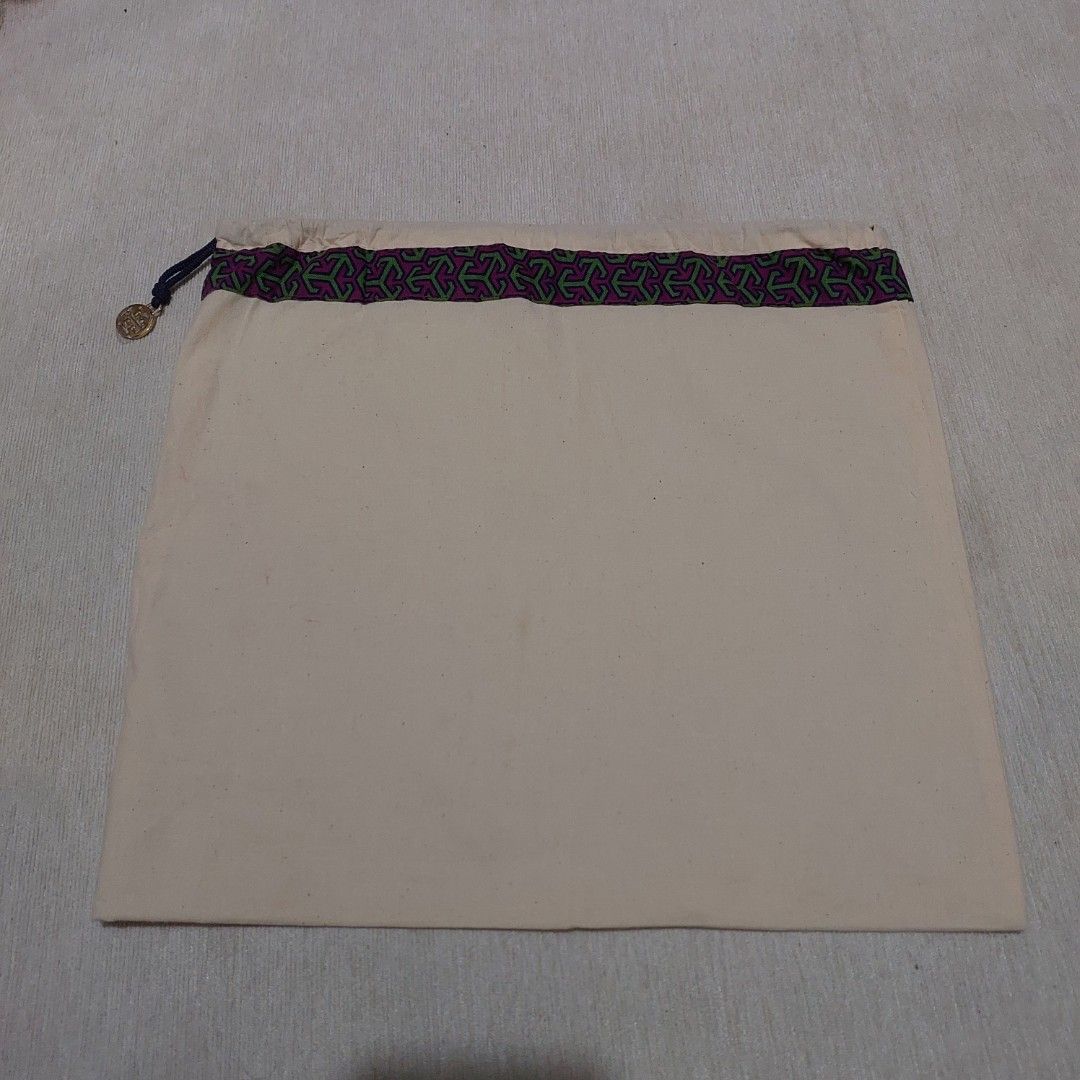 Authentic Tory Burch dust bag 14x15 inches (Category: Luxury Bags & Wallets) located in Manila. Submitted by jfluxury.co (Listing ID 1351733847, Image 2). Description: excellent condition no flaws bought in Japan 🇯🇵 💯% Authentic. 😊 Money back guarantee. 😊 Clean and ready to use na.