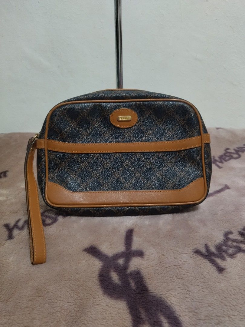 BALLY LEATHER CLUTCH BAG (Category: Luxury Bags & Wallets) located in Bulacan. Submitted by THA_D_THRIFT (Listing ID 1351694771, Image 1). Description: BALLY LEATHER CLUTCH BAG FRESH FROM🇯🇵SOURCE GOOD AS NEW.