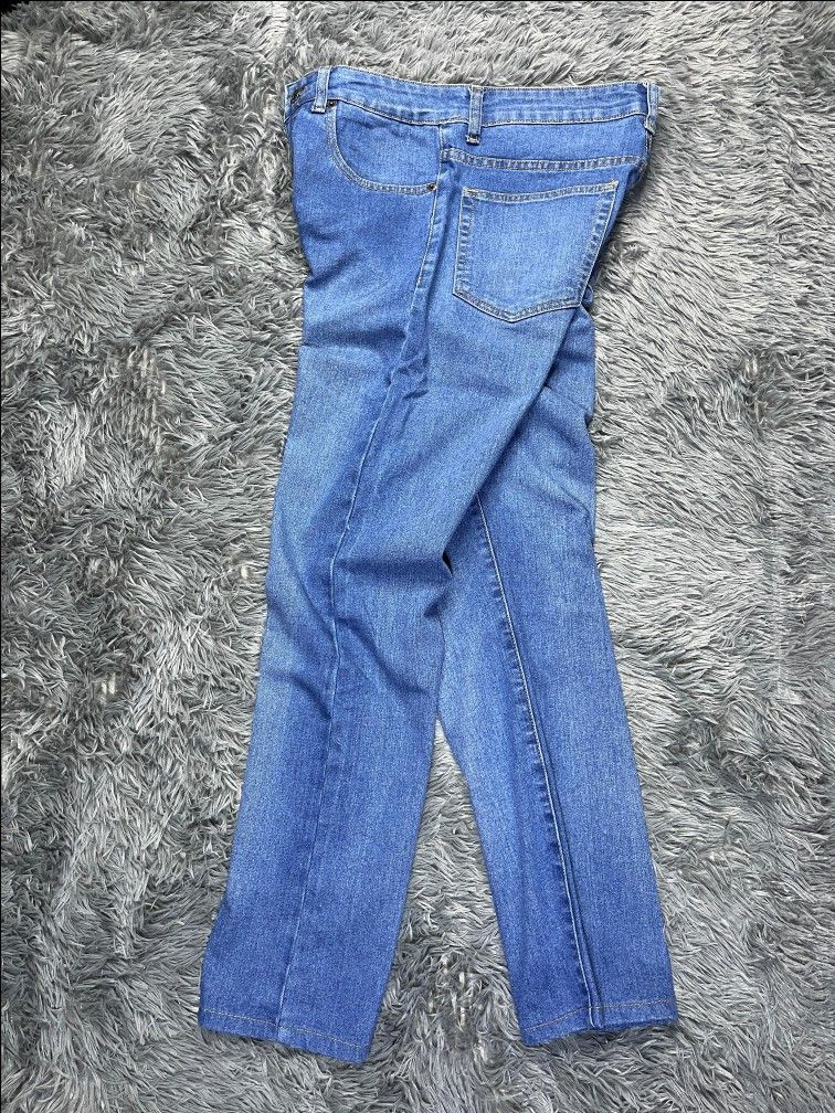 BENCH (Category: Jeans) located in Baguio. Submitted by barepicksph (Listing ID 1351651137, Image 3). Description: SIZE BY INCHES: W-32 L-39 LEG OPENING -6.5.