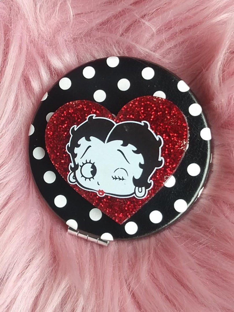 Betty Boop Compact Mirror With Rotating Heart (Category: Mirrors) located in Mandaue City. Submitted by wyatt_whatevers (Listing ID 1351611182, Image 1). Description: Betty Boop Collection Rotating design Brand New.