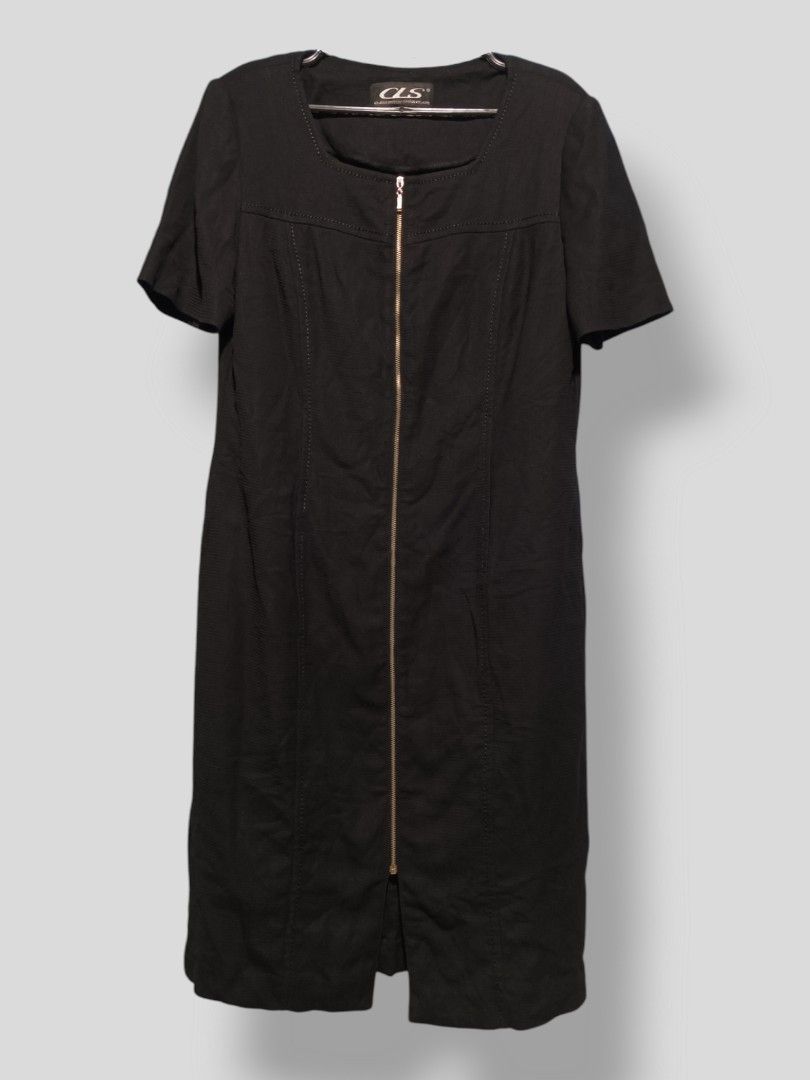 Black Midi Dress with shoulder pads (Category: Dresses) located in Quezon City. Submitted by hypebeshph (Listing ID 1351774552, Image 1). Description: Fits L-Semi XL.