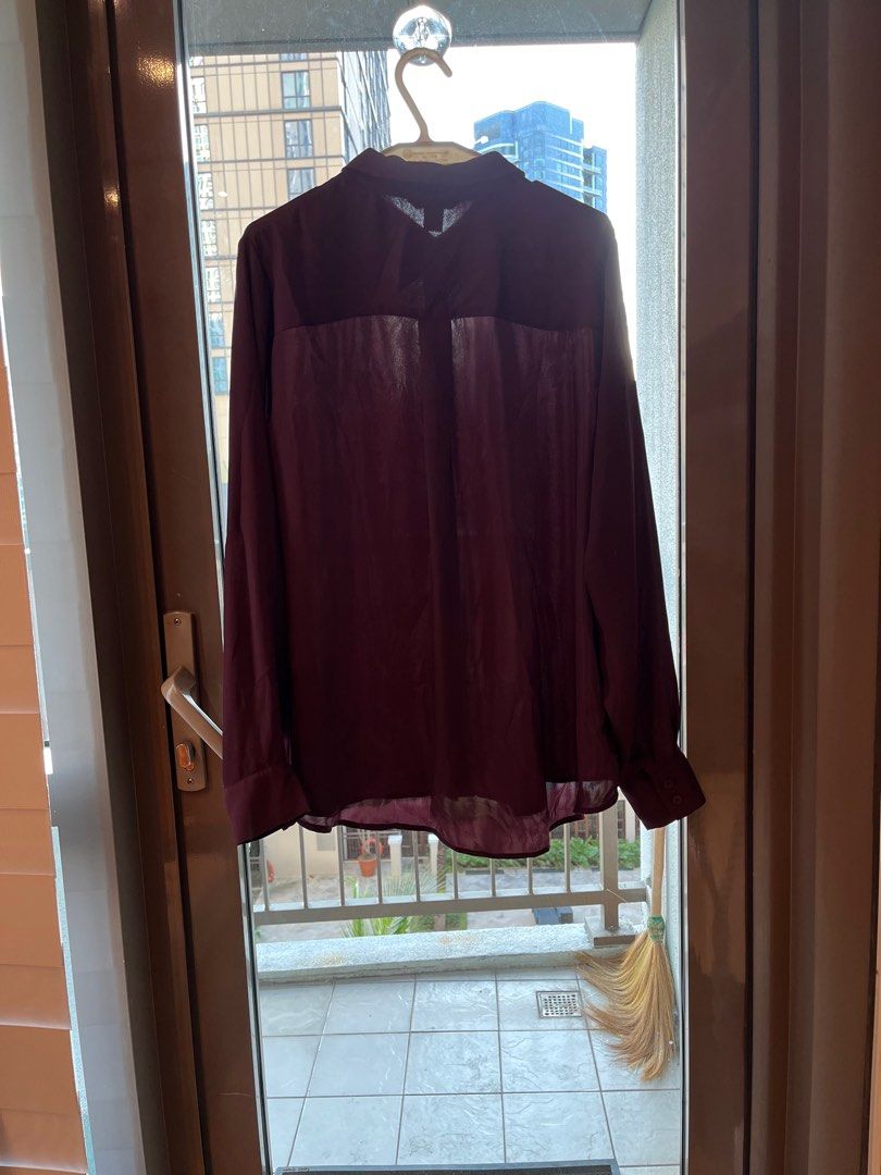 Burgundy Long Sleeves Polo (Category: Longsleeves) located in Makati City. Submitted by messbless (Listing ID 1351677994, Image 2). Description: Breathable fabric and flowy.